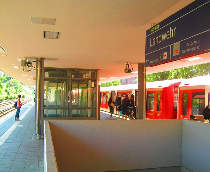 File:Bahnhof Landwehr.JPG