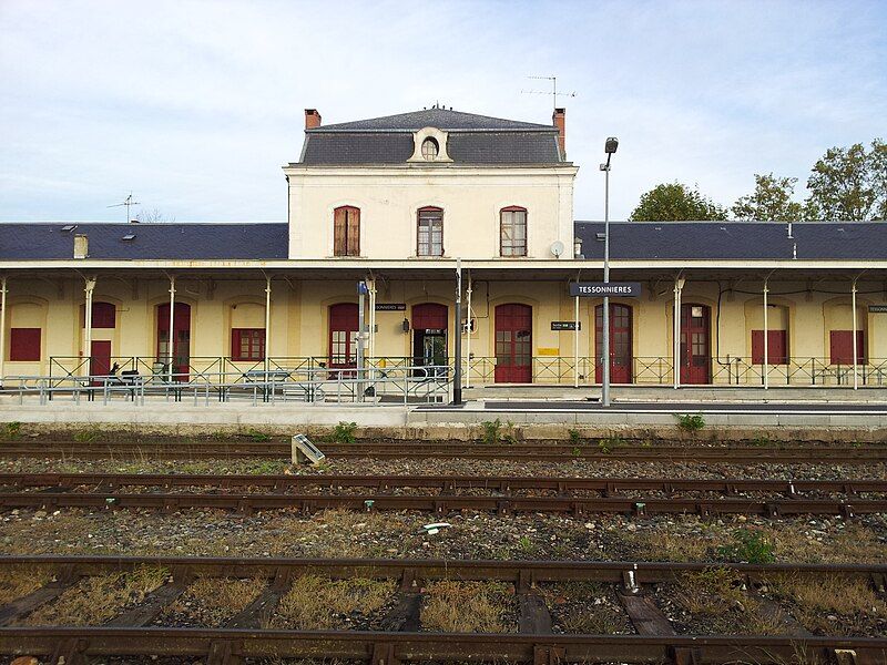 File:Gare de Tessonnières.jpg