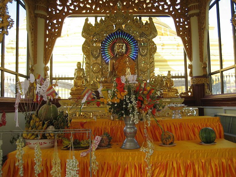 File:Kuthodaw main shrine.JPG