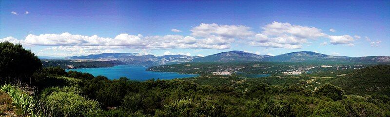 File:Lac de Sainte-Croix.jpg