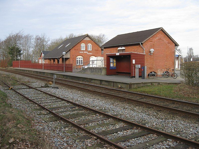 File:Lunde Station.jpg