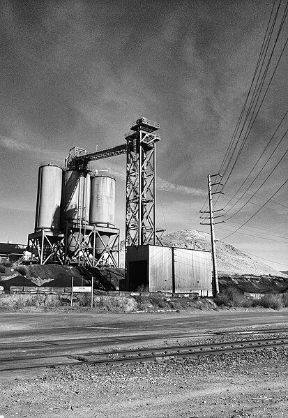 File:Monolith cement plant.JPG