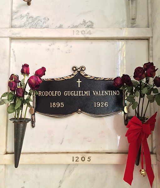 File:Rudolph Valentino Grave.JPG