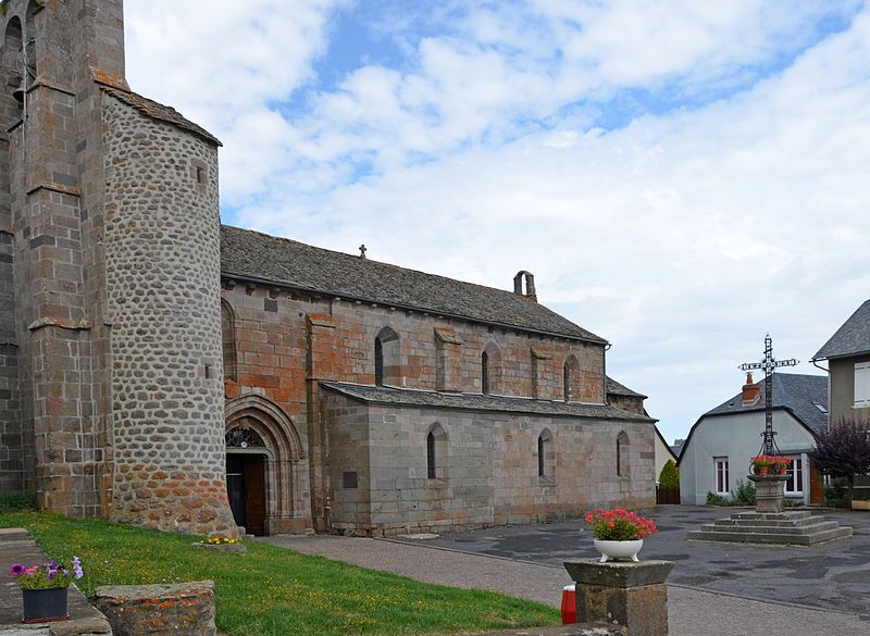 File:Valuéjols-église-St-Saturnin-dpt-Cantal-DSC2-354.jpg