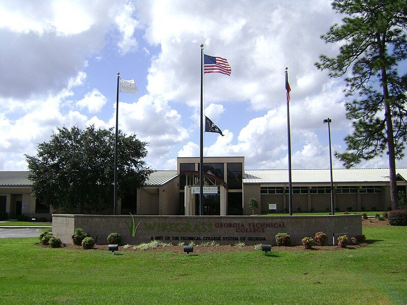 File:Wiregrass Tech, Flagpoles.jpg