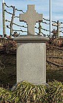 Memorial inscribed: "Lest we forget / To the memory of our countrymen who fell in this place on St George's Day April 23rd 1918 / Erected by the members of the British Salvage Section St George's Day 1920".