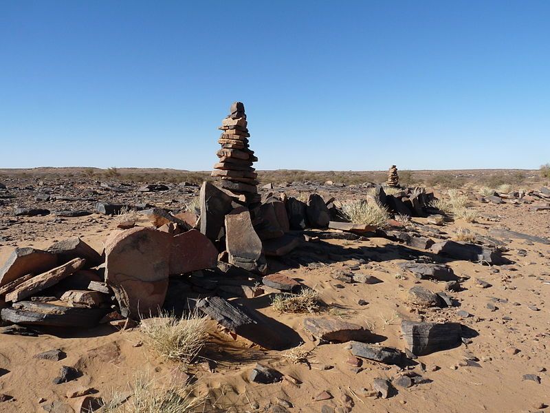 File:Adrar-Scarecrows.JPG