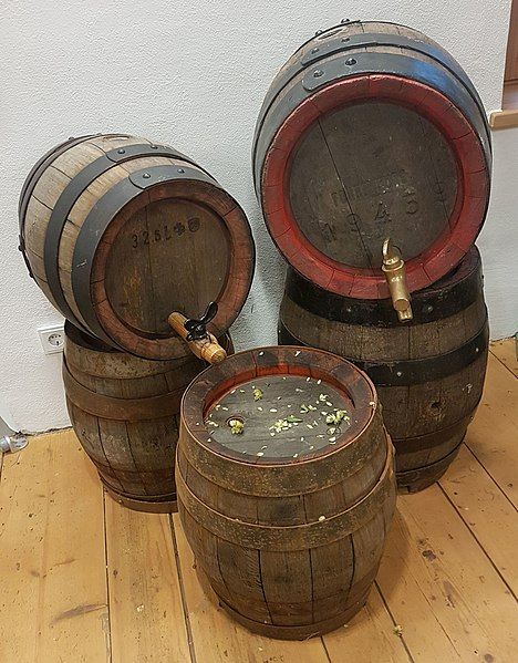 File:Bludenz-Fohrenburg-Wooden beer Keg-02ASD.jpg