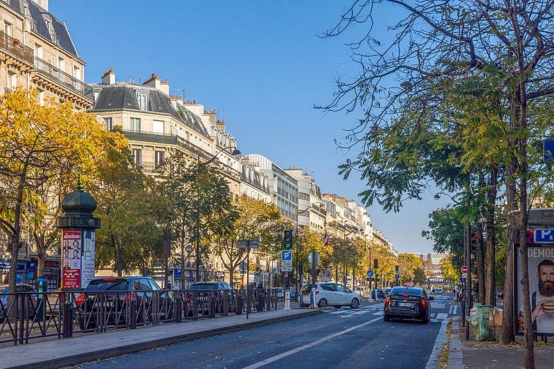 File:Boulevard Saint-Marcel Paris.jpg