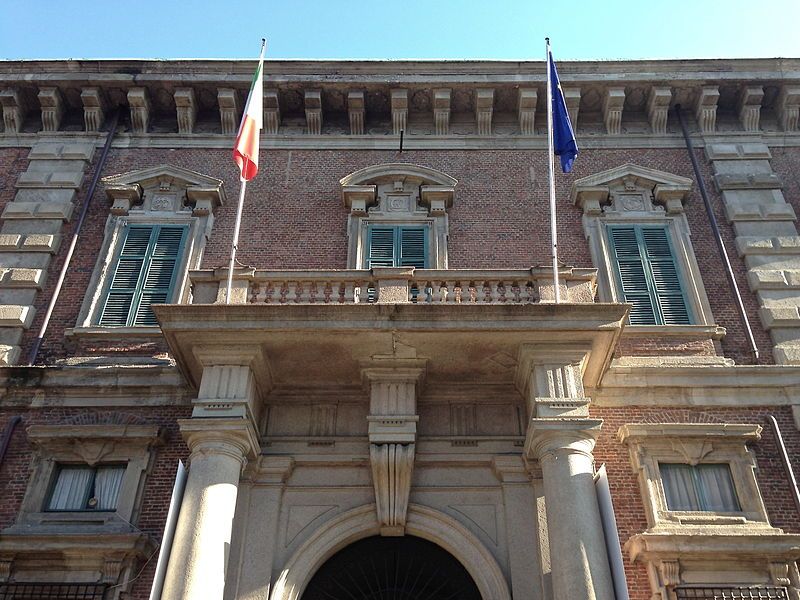 File:Brera-Entrance.jpg