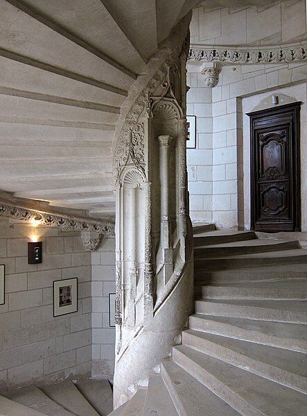 File:Chaumont escalier.JPG