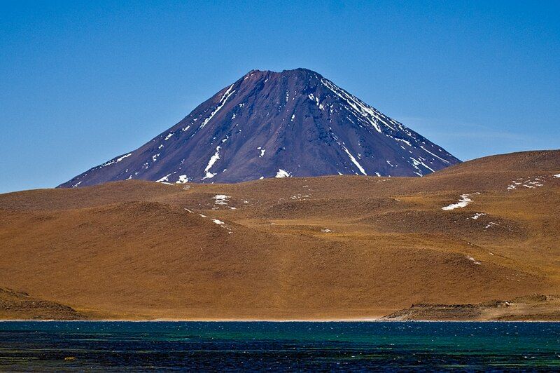 File:Chiliques volcano.jpg