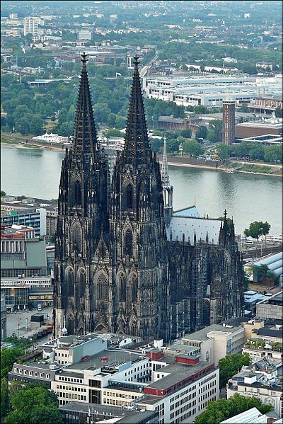 File:CologneCathedral-FlightOverCologne001a.jpg