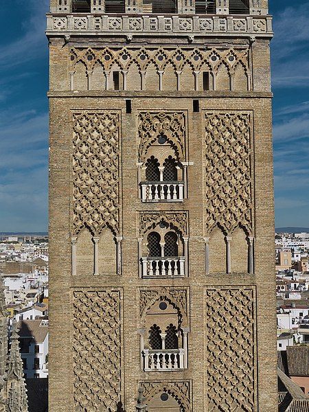 File:Giralda. Fachada sur.jpg