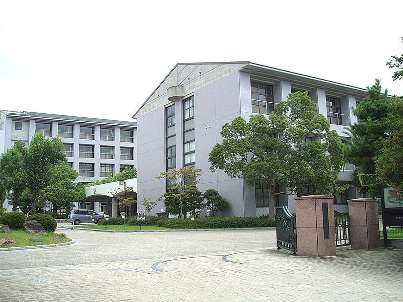 File:Hamamatsu-Municipal-SeniorHighSchool-2014072102.jpg