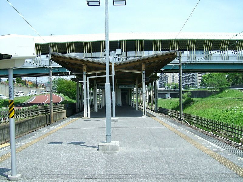 File:Hokuso-shiroi-platform.jpg