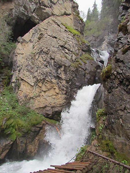 File:Kairakskiy Waterfall.jpg