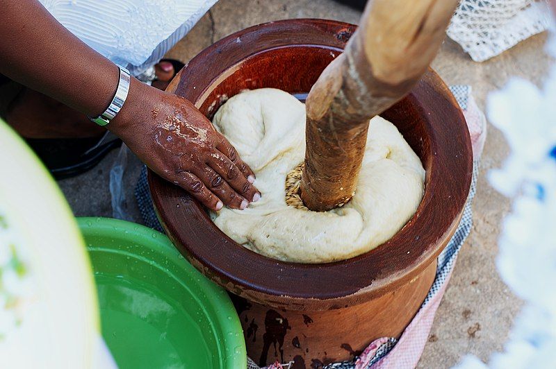 File:Pounding of fufu.jpg