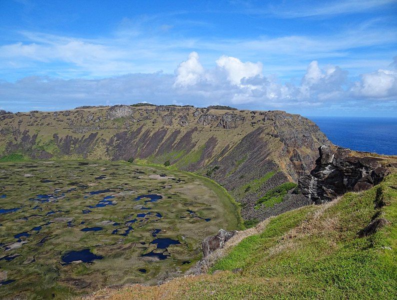 File:Rano-Kau-Crater-Gap-2013.jpg