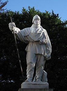 A statue of Robert Falcon Scorr atop a plinth.