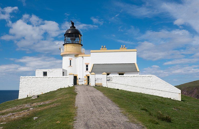 File:Stoer Head Lighthouse.jpg