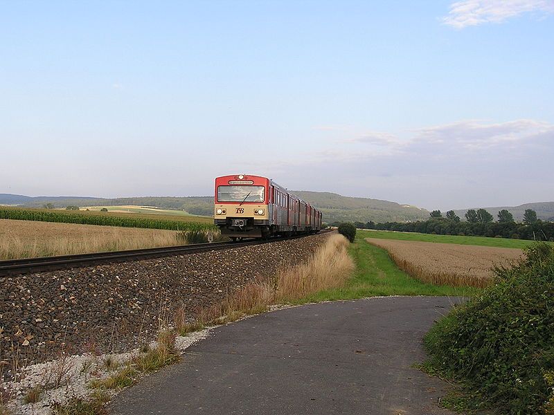 File:Taunusbahn Wehrheim.jpg