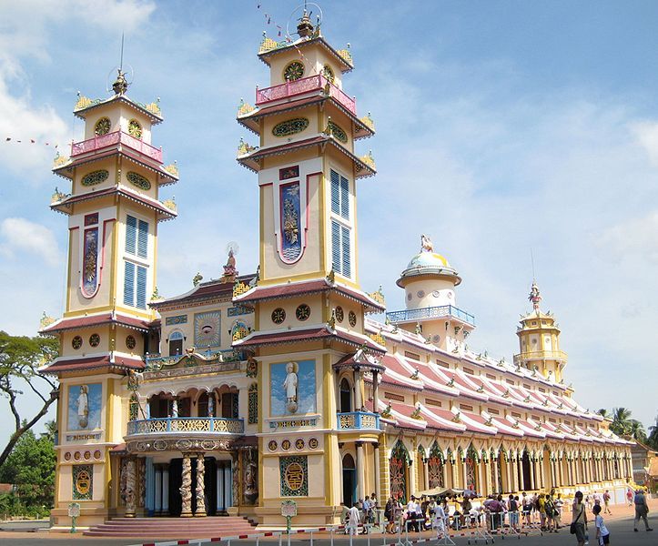 File:Temple Cao Dai.jpg