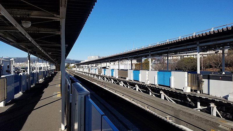 File:Tokyo-monorail-MO05-Showajima-station-platform-20220101-140604.jpg