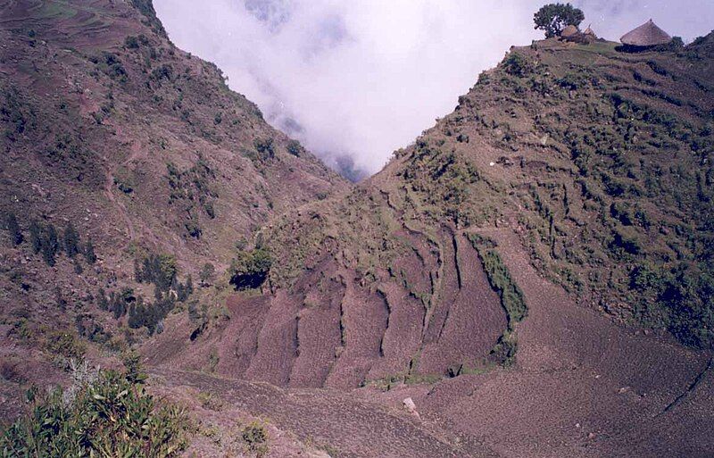 File:Wurgesa escarpment 02.jpg