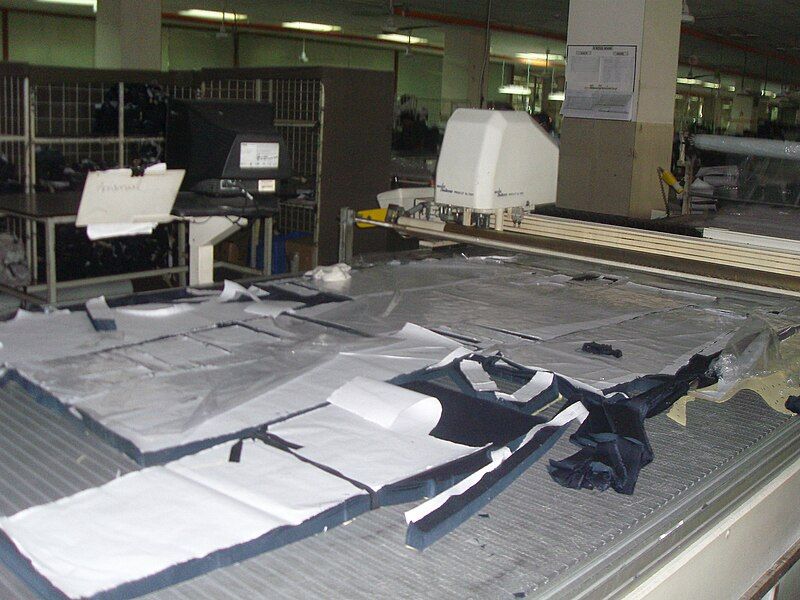 File:Automatic Cutting Machine.JPG