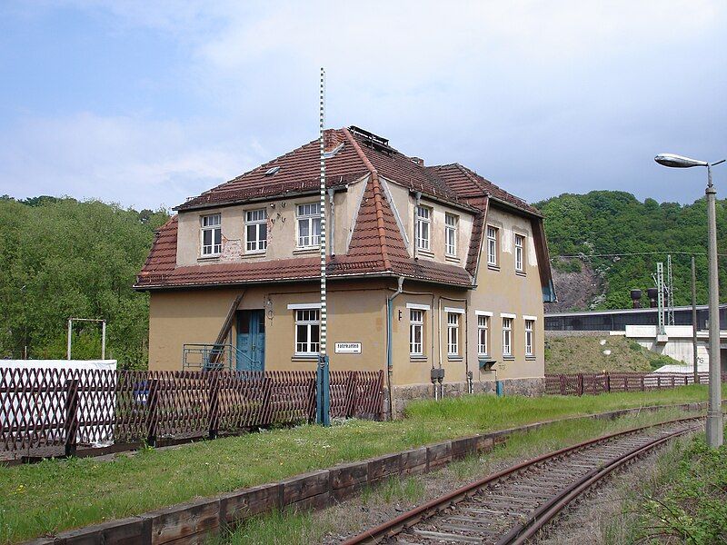 File:Bahnhof Freital-Birkigt.jpg