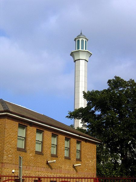 File:Baitul Futuh Minaret.jpg