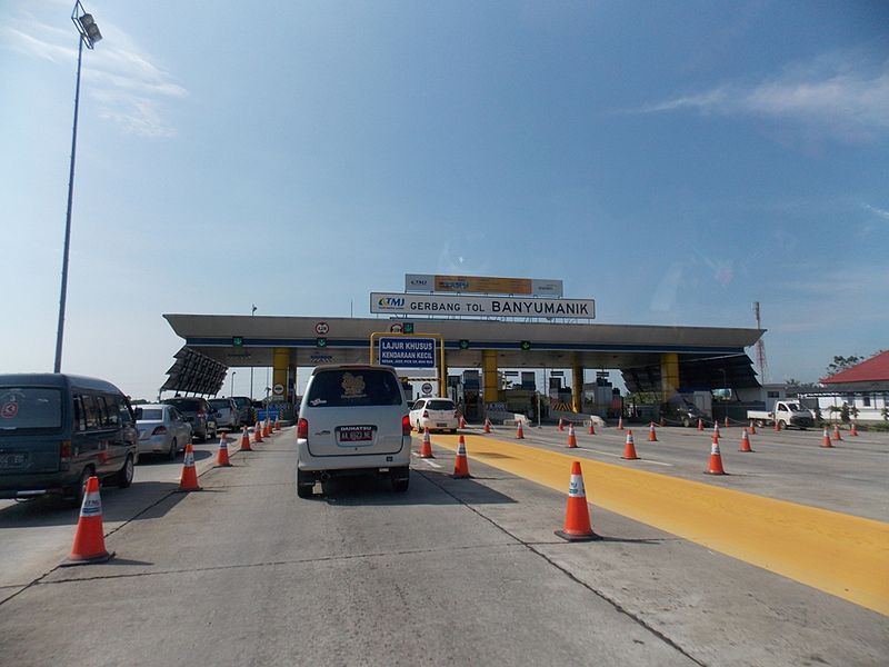 File:Banyumanik Toll Plaza.JPG