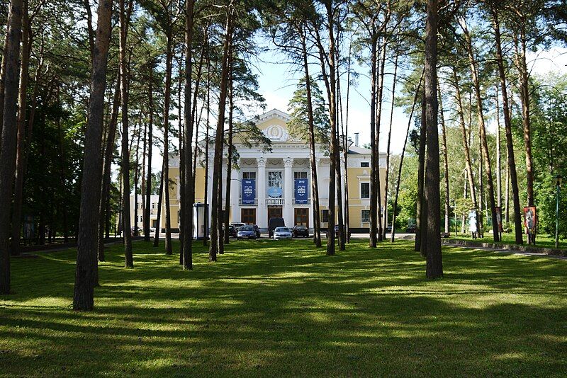 File:Dubna Theater.JPG