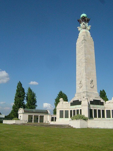 File:GillinghamNavalWarMem2711.JPG