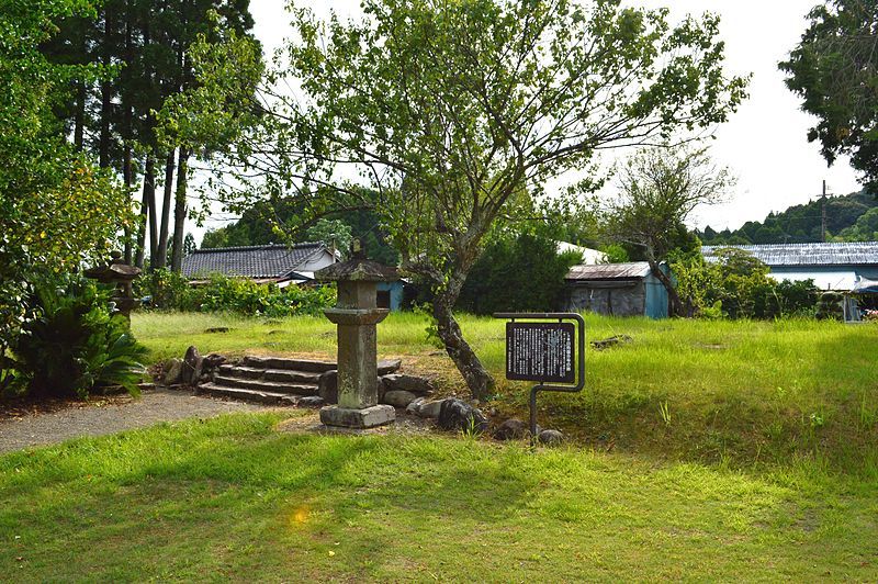 File:Hyuga-kokubunji douuato.JPG