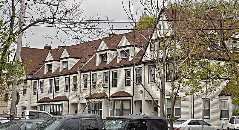 File:NewtonMA BuildingAt1 6WalnutTerrace.jpg