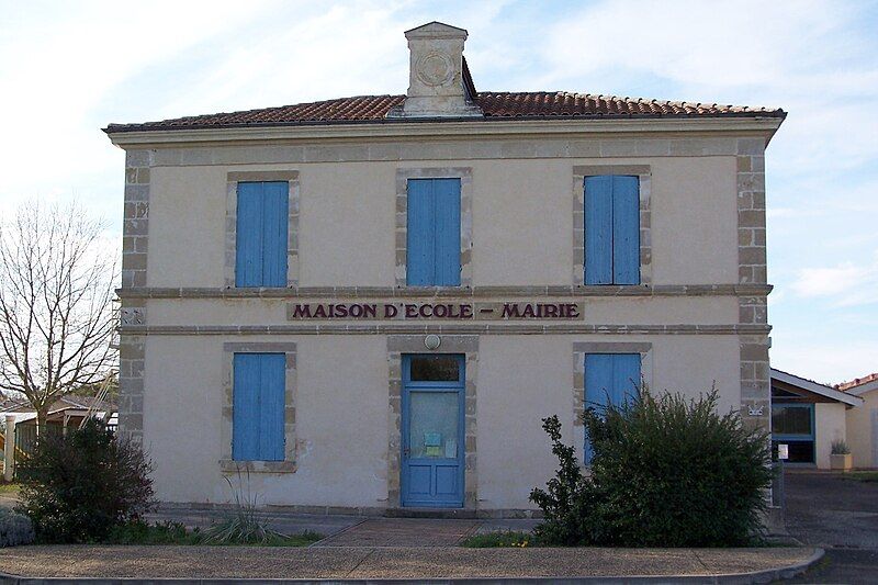 File:Pompéjac Mairie.jpg