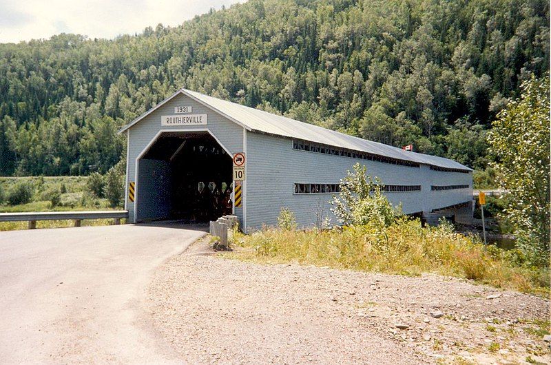 File:Pont couvert (Routhierville).jpg