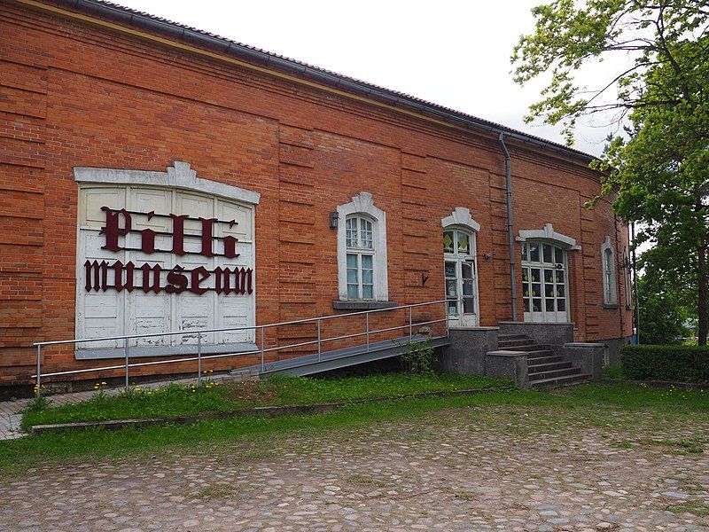 File:Rõngu pillimuuseum.jpg