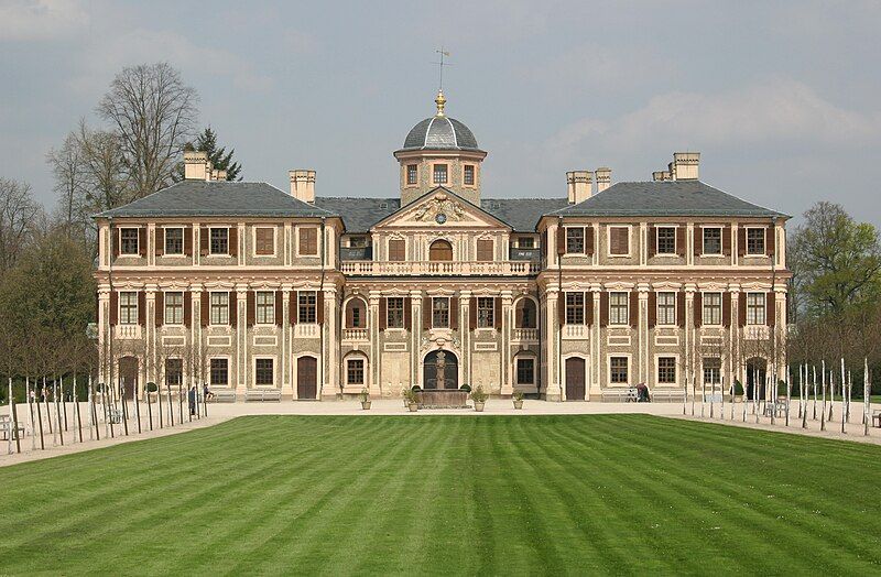 File:Rastatt-Schloss Favorite-Hauptfassade-28-2006-gje.jpg