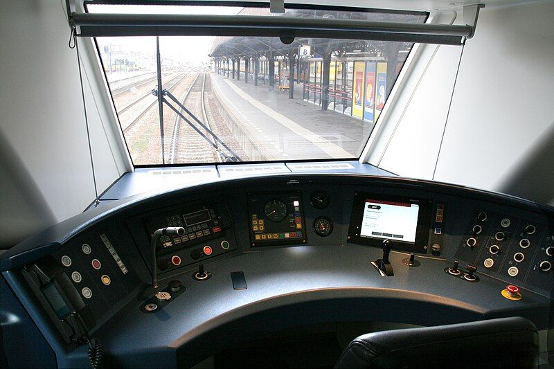 File:Sprinter LighTTrain Cabine2.jpg