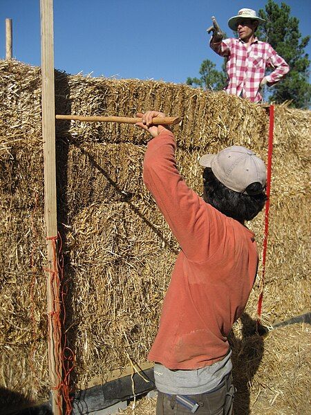 File:Straw bale house03.jpg