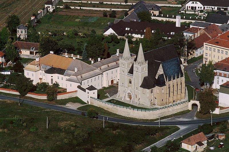 File:Szepesváralja - Castle-2.jpg