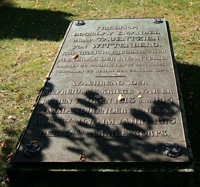 File:Tauentzien-tomb.JPG