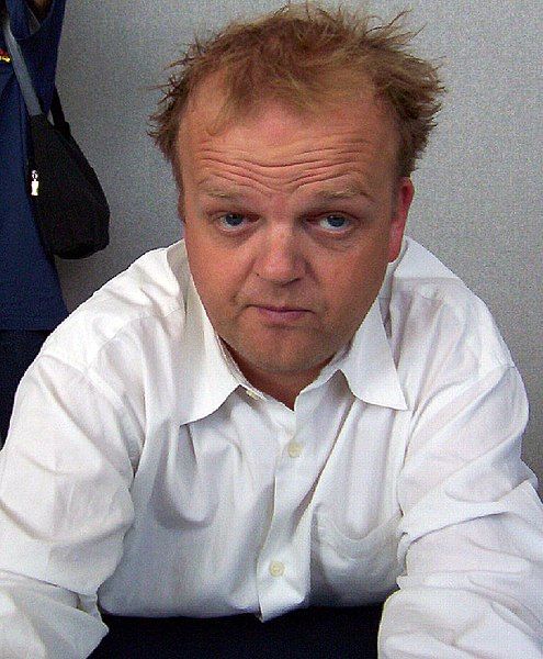 File:Toby Jones.jpg