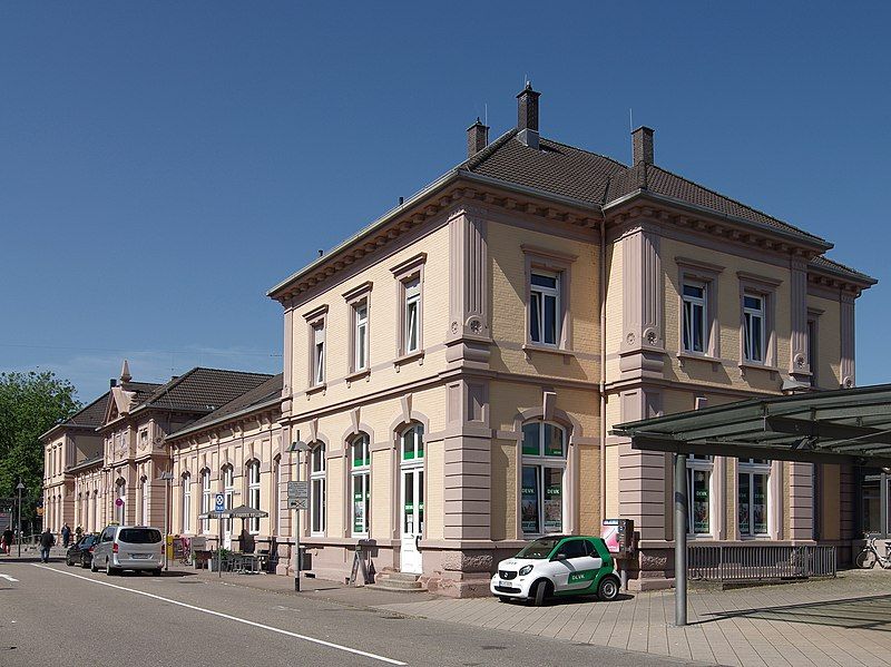 File:Bahnhof Baden-Baden IMGP7382.jpg