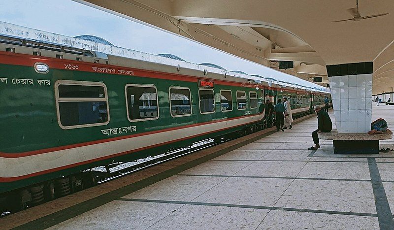 File:Bangladeshi Train 2.jpg