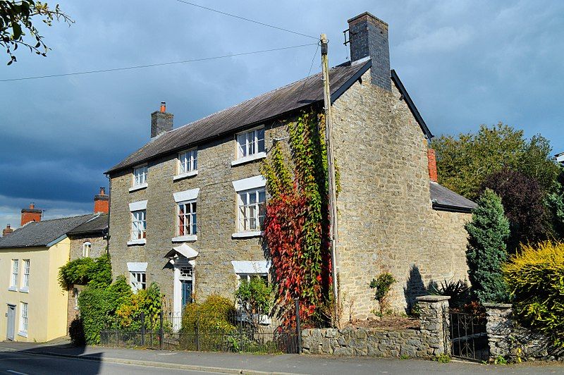 File:Caradoc House, Clun.jpg