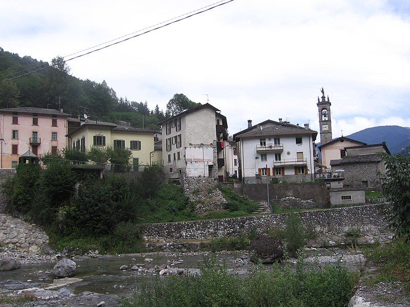 File:Cassiglio panorama.JPG